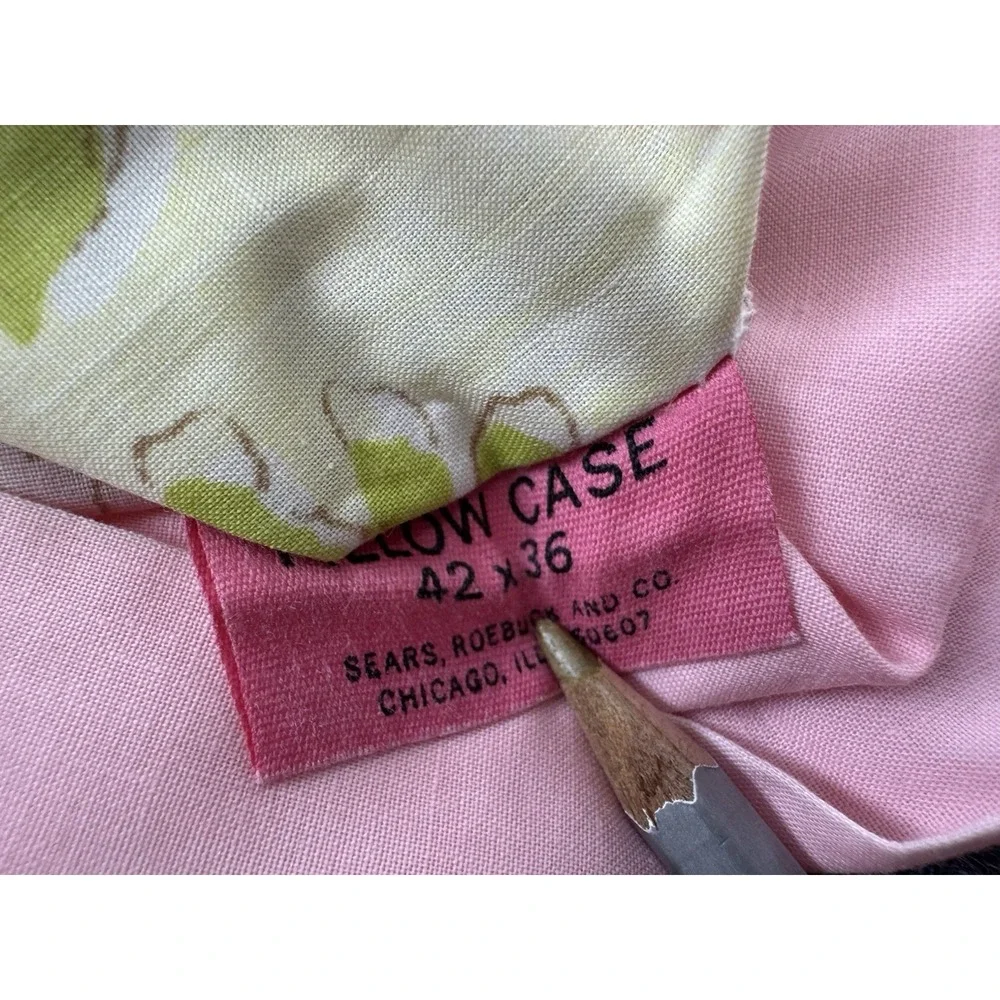 Vintage Floral Pillowcases Pink Lace Standard 42x36 Pair USA Cottagecore 1970s